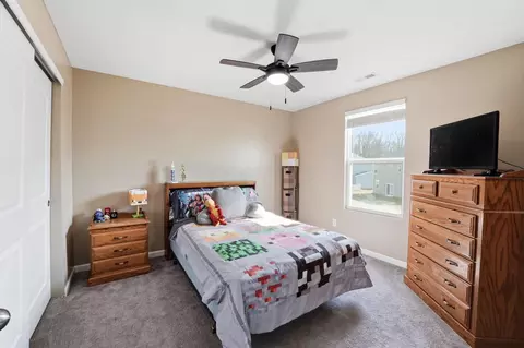 Bedroom - 1202 Lake Forest Dr, Hebron, OH 43025 photo 8 of 9