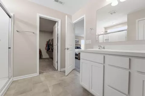 Entry Way - 1202 Lake Forest Dr, Hebron, OH 43025 photo 16 of 19