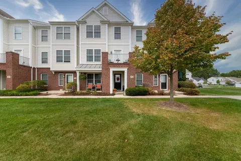 5972 Woodshire Dr #202, Westerville, OH 43081