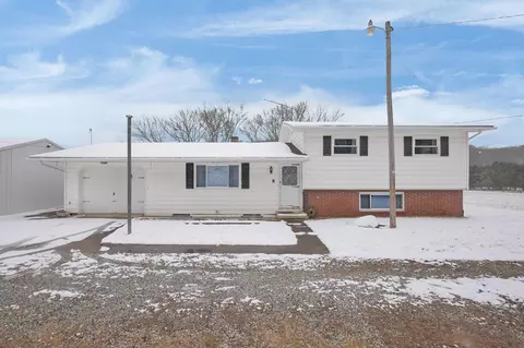 10468 Loches Rd, Saint Louisville, OH 43071