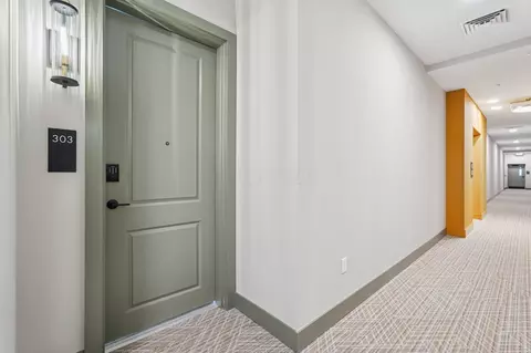 2842 Gunnison Dr #303, Columbus, OH 43228