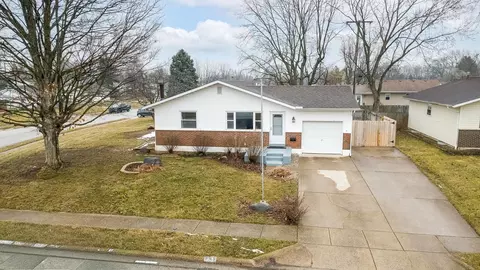 585 Hillsdale Dr, West Jefferson, OH 43162