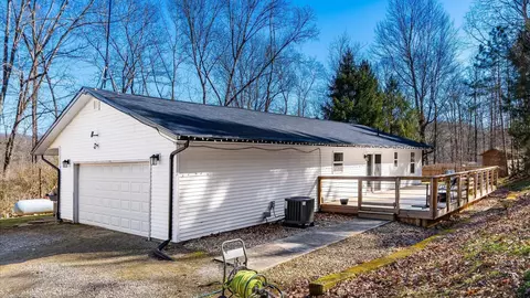 10050 Perryton Rd, Frazeysburg, OH 43822