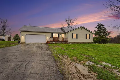 422 Sevilla Dr, Waverly, OH 45690
