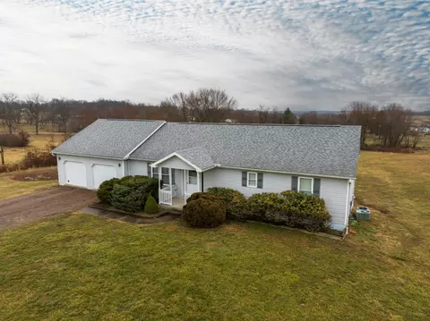 1076 Highland Dr, Albany, OH 45710