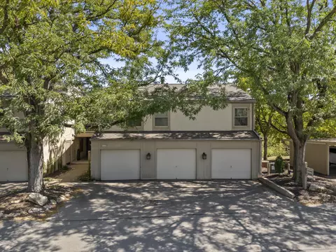 1324 Lake Shore Dr #B, Columbus, OH 43204