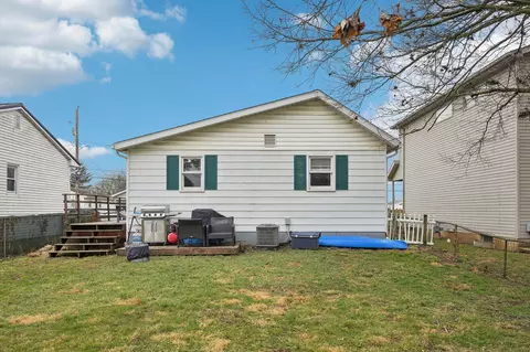 Exterior - 134 Fairview Blvd, Circleville, OH 43113 photo 7 of 8