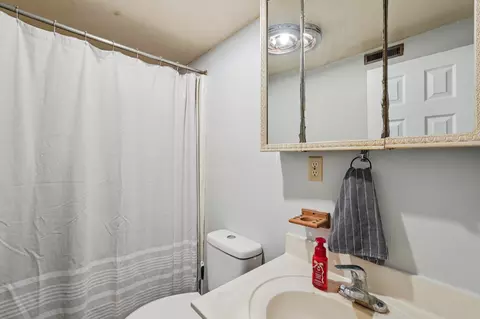 Bath - 134 Fairview Blvd, Circleville, OH 43113 photo 1 of 1