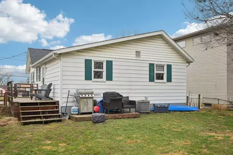 Exterior - 134 Fairview Blvd, Circleville, OH 43113 photo 2 of 8