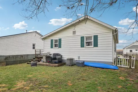 Exterior - 134 Fairview Blvd, Circleville, OH 43113 photo 6 of 8