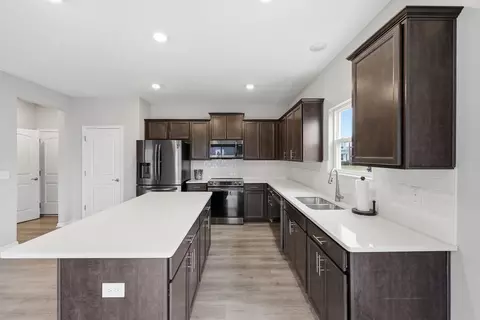 1262 Forest Edge Dr, Marysville, OH 43040