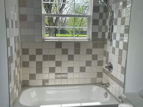 Bath - 7 Maple St, Delaware, OH 43015 photo 3 of 3