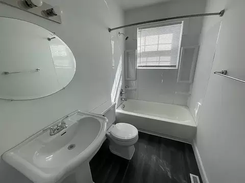 Bath - 7 Maple St, Delaware, OH 43015 photo 2 of 3