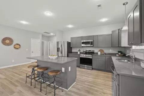 Kitchen - 161 E Postal Ave, Newark, OH 43055 photo 3 of 5