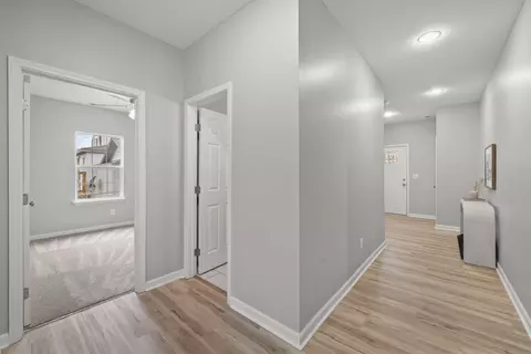 Entry Way - 161 E Postal Ave, Newark, OH 43055 photo 4 of 5