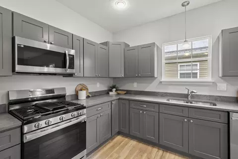 Kitchen - 161 E Postal Ave, Newark, OH 43055 photo 4 of 5