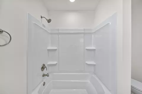 Bath - 414 Thompson St, Marion, OH 43302 photo 1 of 6