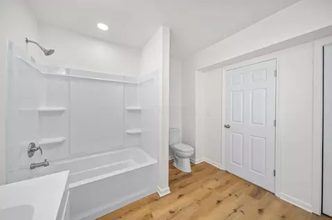 Bath - 414 Thompson St, Marion, OH 43302 photo 3 of 6