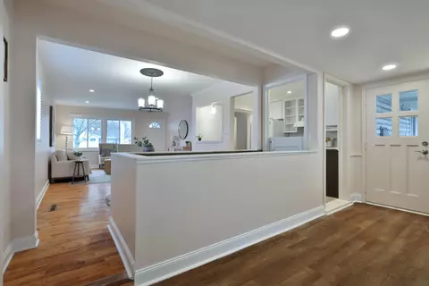 Entry Way - 268 E Stafford Ave, Worthington, OH 43085 photo 1 of 4
