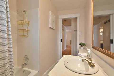 Bath - 268 E Stafford Ave, Worthington, OH 43085 photo 2 of 4