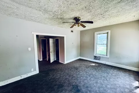 Living - 211 E Central Ave, Delaware, OH 43015 photo 1 of 2