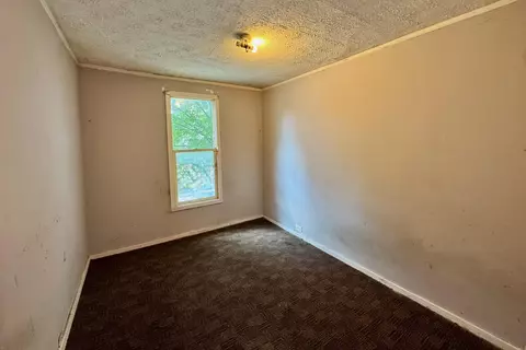 Bedroom - 211 E Central Ave, Delaware, OH 43015 photo 1 of 3