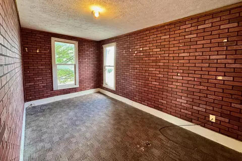 Bedroom - 211 E Central Ave, Delaware, OH 43015 photo 1 of 2