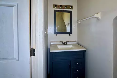 Bath - 211 E Central Ave, Delaware, OH 43015 photo 2 of 3