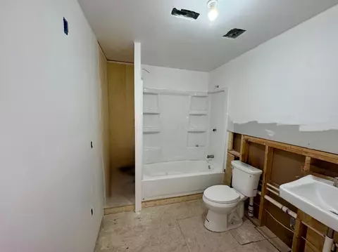 Bath - 210 E Central Ave, Delaware, OH 43015 photo 1 of 3