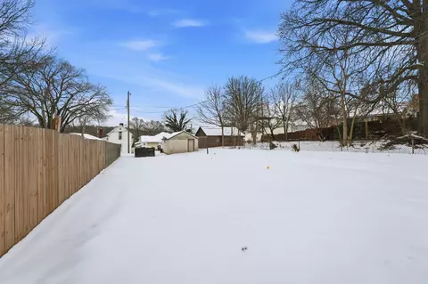 Exterior - 414 E Walnut St, Lancaster, OH 43130 photo 5 of 6