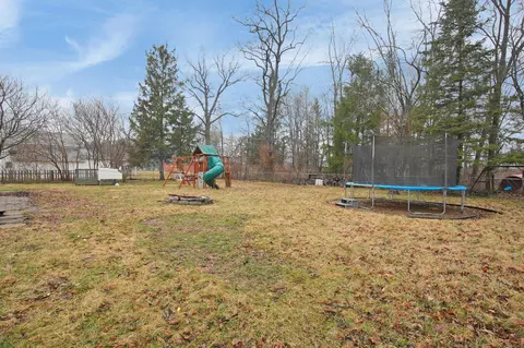 Exterior - 1448 W Sparrow Rd, Springfield, OH 45502 photo 2 of 5