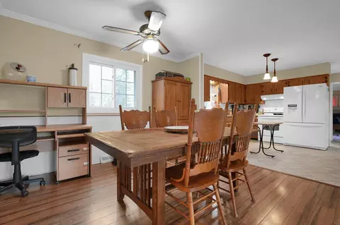 Dining - 1448 W Sparrow Rd, Springfield, OH 45502 photo 1 of 3