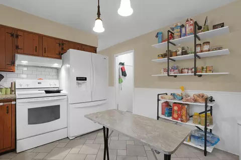 Kitchen - 1448 W Sparrow Rd, Springfield, OH 45502 photo 2 of 2