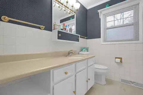 Bath - 1448 W Sparrow Rd, Springfield, OH 45502 photo 1 of 3