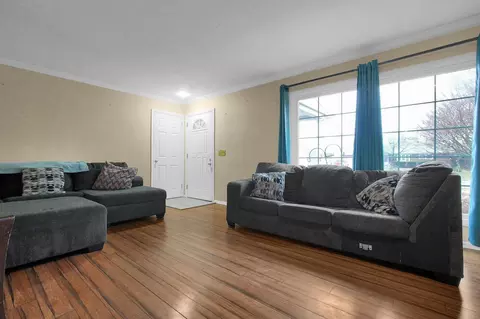 Living - 1448 W Sparrow Rd, Springfield, OH 45502 photo 2 of 2
