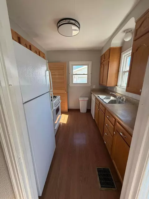 Kitchen - 636 Oak St, Marion, OH 43302 photo 2 of 5