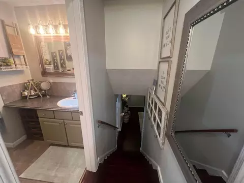 Entry Way - 632 Moull St, Newark, OH 43055 photo 7 of 9