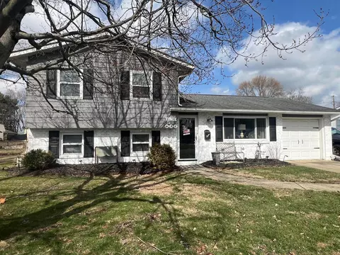 Exterior - 632 Moull St, Newark, OH 43055 photo 5 of 6