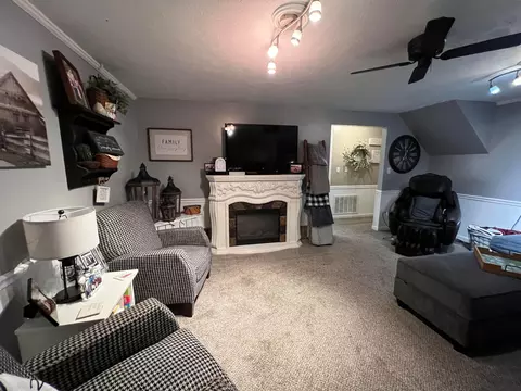 Living - 632 Moull St, Newark, OH 43055 photo 3 of 4
