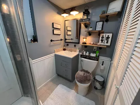 Bath - 632 Moull St, Newark, OH 43055 photo 5 of 5
