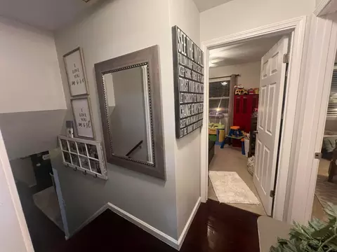 Entry Way - 632 Moull St, Newark, OH 43055 photo 6 of 9