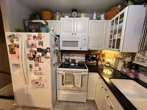 Kitchen - 632 Moull St, Newark, OH 43055 photo 4 of 5