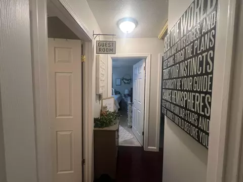 Entry Way - 632 Moull St, Newark, OH 43055 photo 4 of 9
