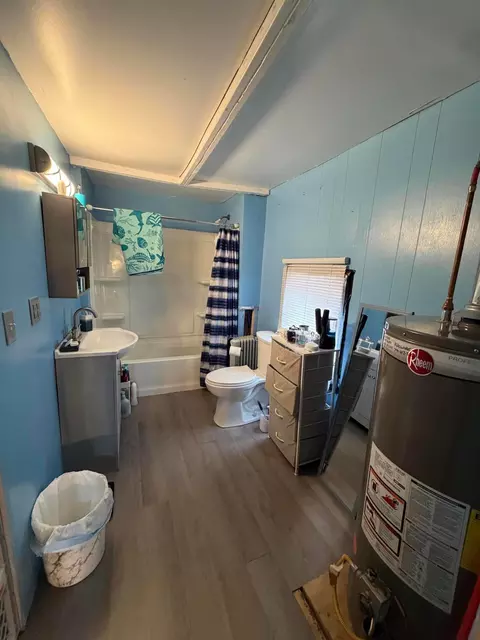 Bath - 335 Whiley Ave, Lancaster, OH 43130 photo 2 of 4