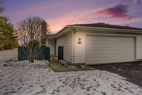 2458 Crystal Springs Dr, Hilliard, OH 43026