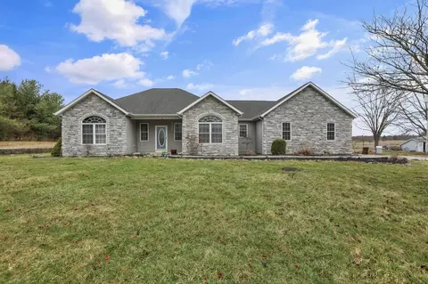 5706 Gale Rd SW, Pataskala, OH 43062