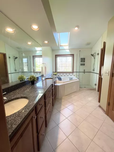 Bath - 5202 Reddington Dr, Dublin, OH 43017 photo 2 of 8