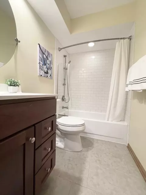 Bath - 5202 Reddington Dr, Dublin, OH 43017 photo 6 of 8