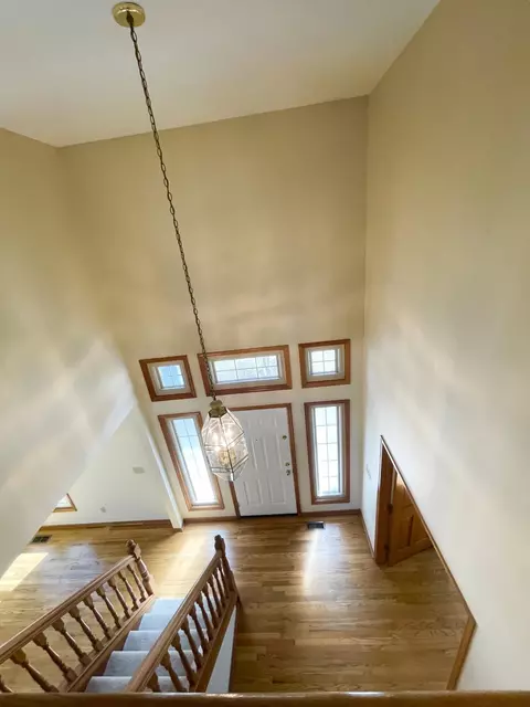 Entry Way - 5202 Reddington Dr, Dublin, OH 43017 photo 2 of 5
