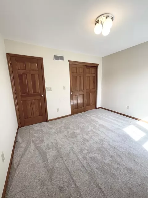 Bedroom - 5202 Reddington Dr, Dublin, OH 43017 photo 9 of 10